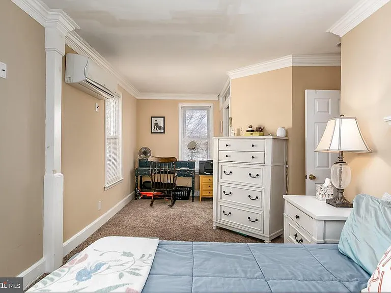205 Douglass Ave — Photo 10