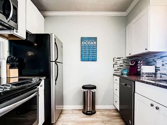 3rd image of 302 Canal Dr Unit 17