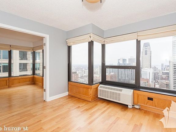 5th image of 30 E Huron St #1128