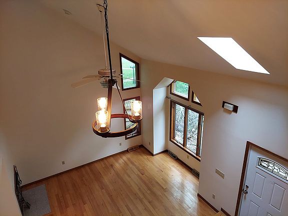 4th image of 44 Sherwood Trl