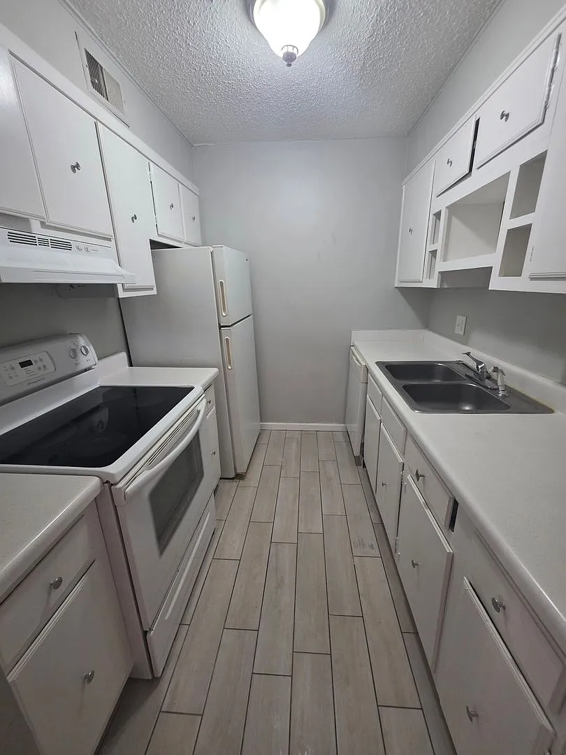 1208 Bush River Road Unit E9 — Photo 4