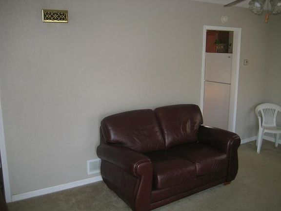 4th image of 3521 Victoria Ave