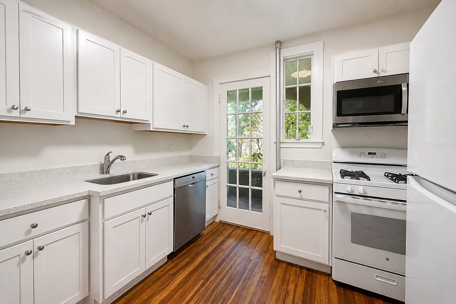 4 bed, 2500 sqft, $4,300 — Photo 4