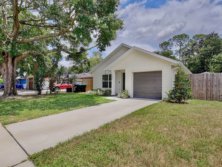765 Hendrix Ave — Photo 4