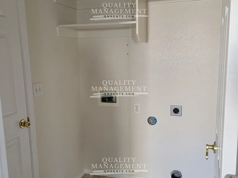 2104 E Olympic Ave — Photo 10