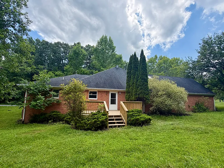 175 Highland Cir — Photo 46
