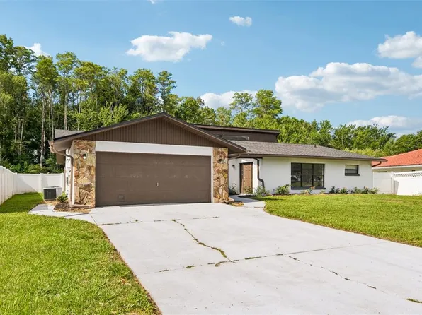 4545 Debbie Ln, Lutz, FL 33559