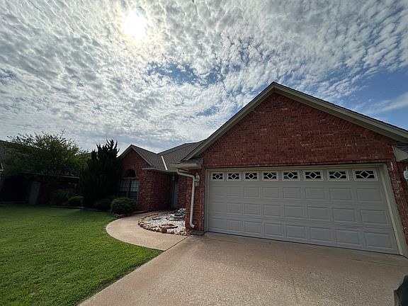 3rd image of 3107 NE Mayflower Ave