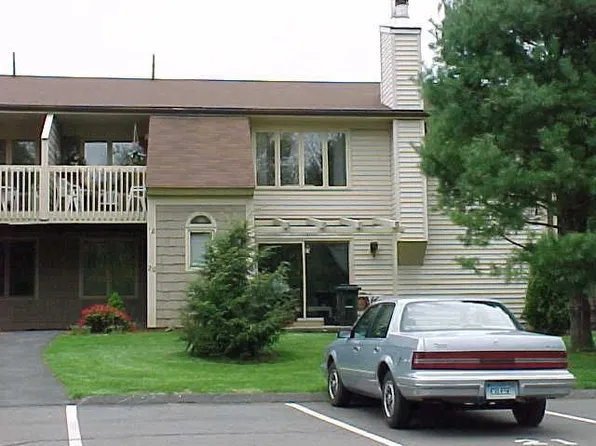 20 Little Oak Ln, Rocky Hill, CT 06067