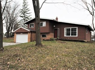 21390 Clarion Ln, Waukesha, WI 53186