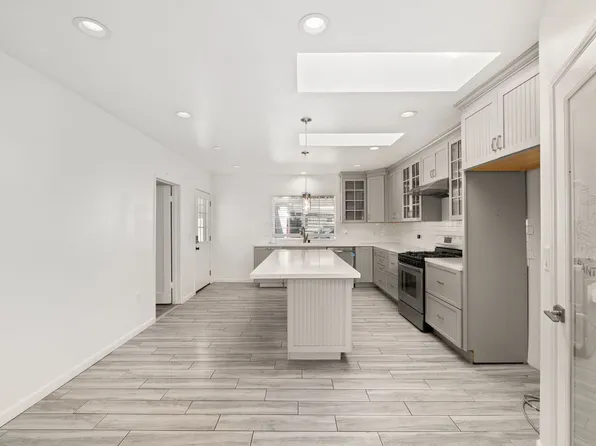 587 E. Arrow Hwy, 587 E Arrow Hwy #C192570a1, Upland, CA 91786