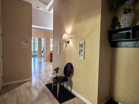 3rd image of 1225 W Morse Ave APT 210