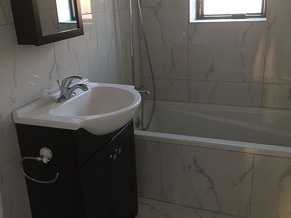 4th image of 3848 Atlantic Ave APT 2