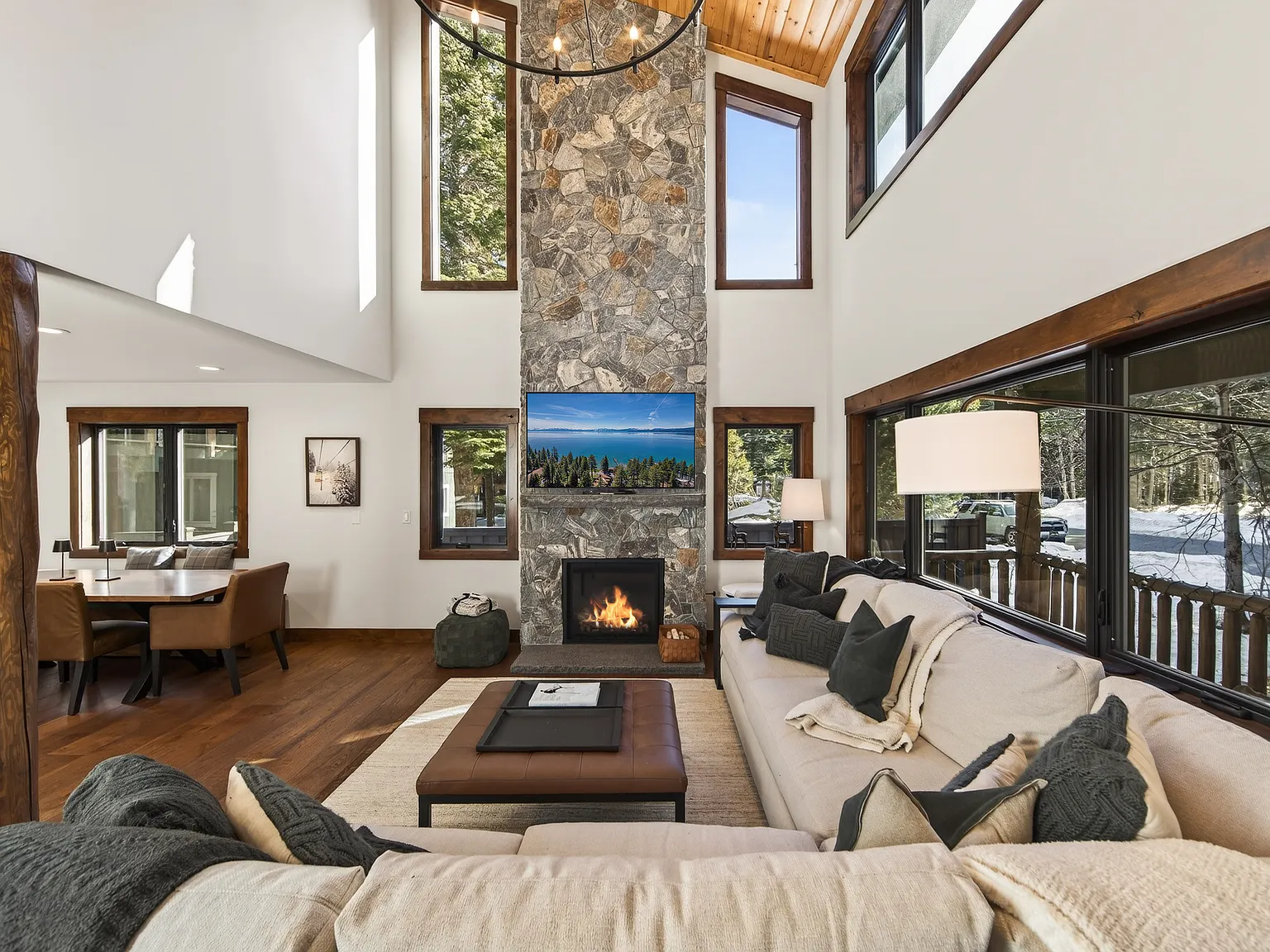 5 bed, 4.5 bath, 2562 sqft, $8,500 — Photo 2