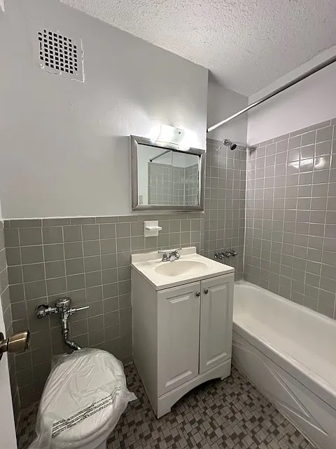 Building Photo - 109-15 37th Ave #10C
