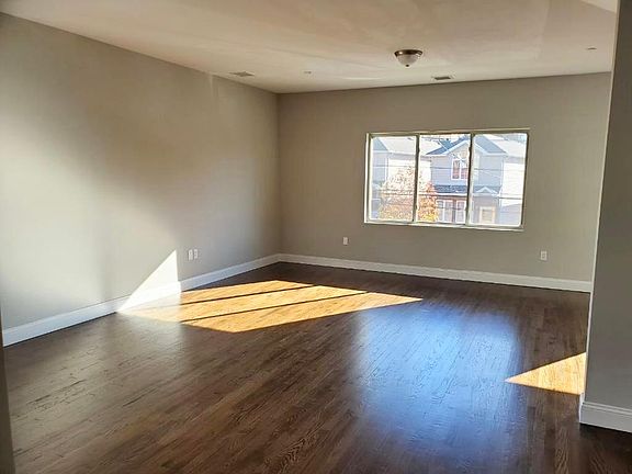 4th image of 11 Saint Johns Ave #2