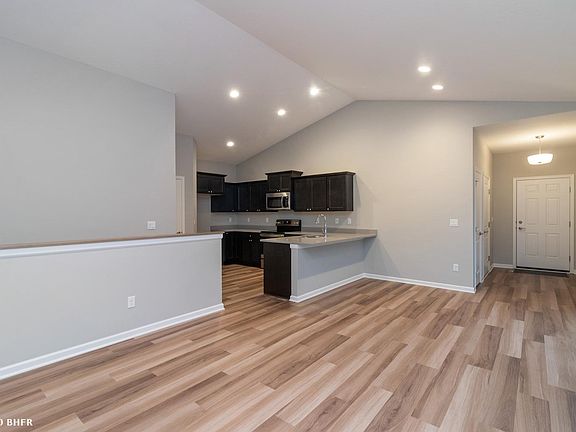 3rd image of 1520 Indigo Dr SE
