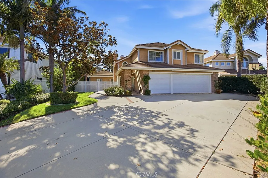5 bed, 3.5 bath, 3257 sqft, $9,250 — Photo 1