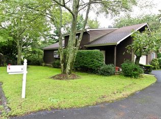 6 Strawberry Patch Ln, Stamford, CT 06902