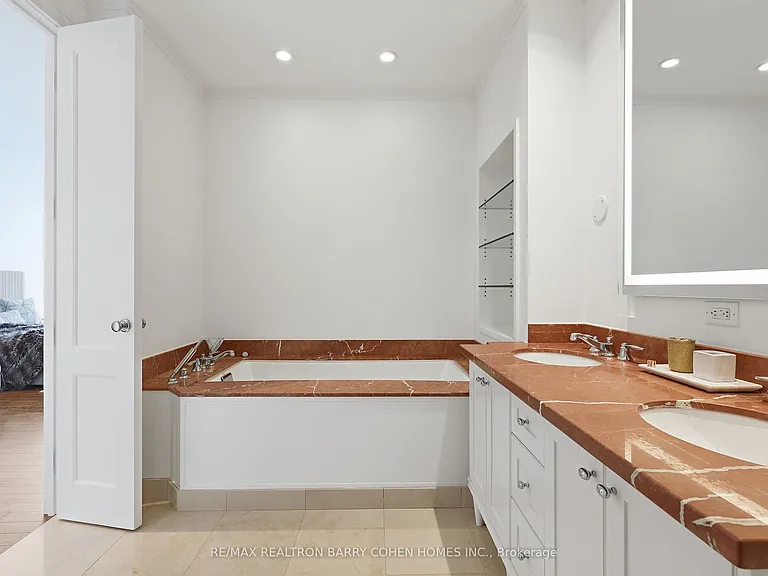 183 Wellington St W #4502 — Photo 18