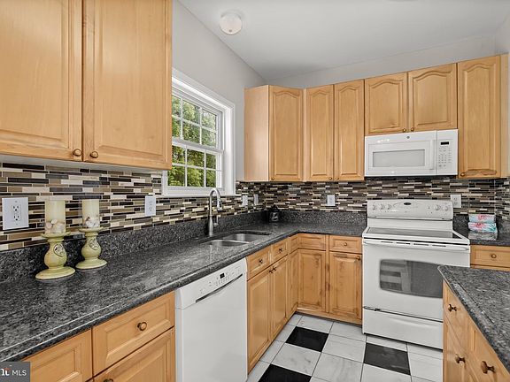 5th image of 10122 Saddleridge Dr