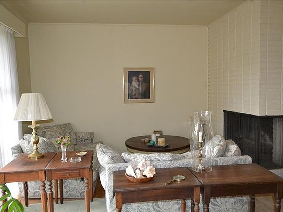 3rd image of 8237 Valley Dr