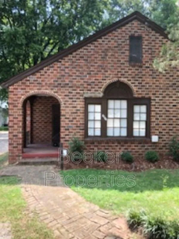 2 bed, 1.0 bath, 1200 sqft, $1,550 — Photo 1