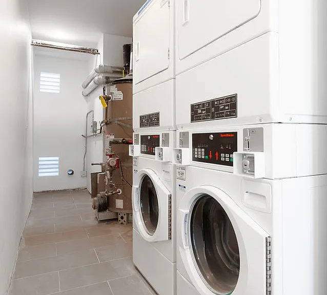 1319 S St. Andrews Pl — Photo 9