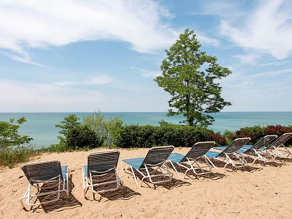 5th image of 18647 Forest Beach Dr