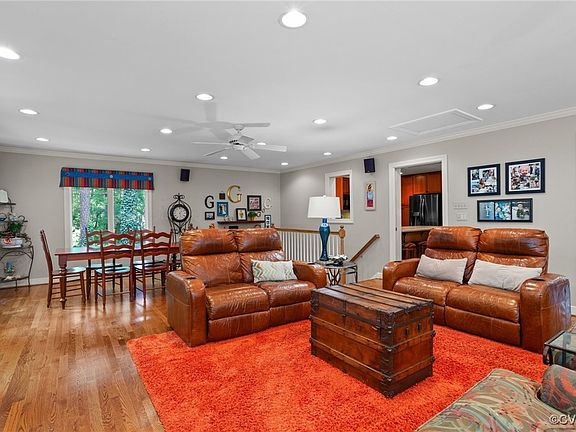 3rd image of 1700 Delafayette Pl