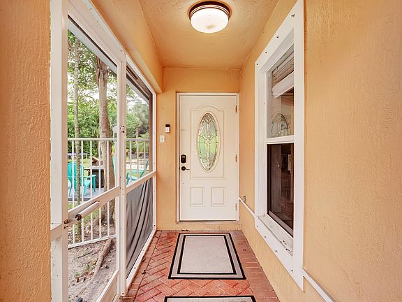 5th image of 6284 Willoughby Circle