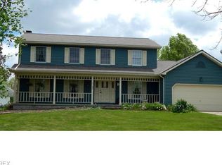 2162 Forest Oak Dr, Akron, OH 44312