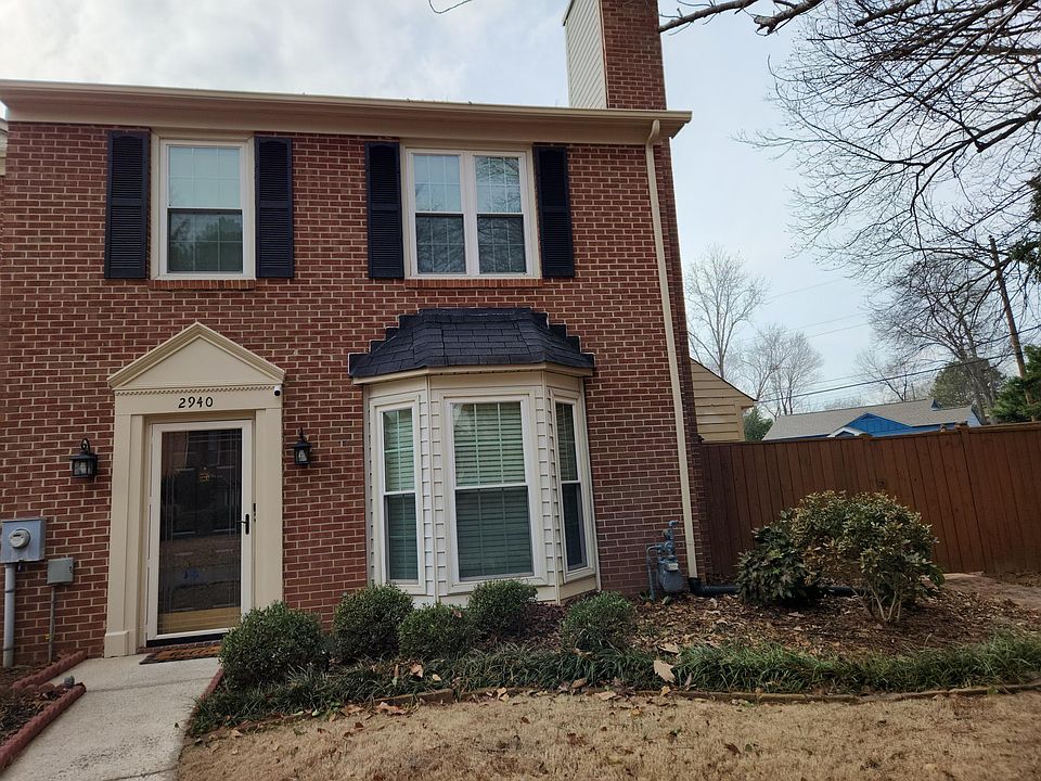 1st image of 2940 Lexington Trace Dr SE