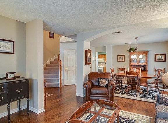 5th image of 2708 Laurel Hill Dr