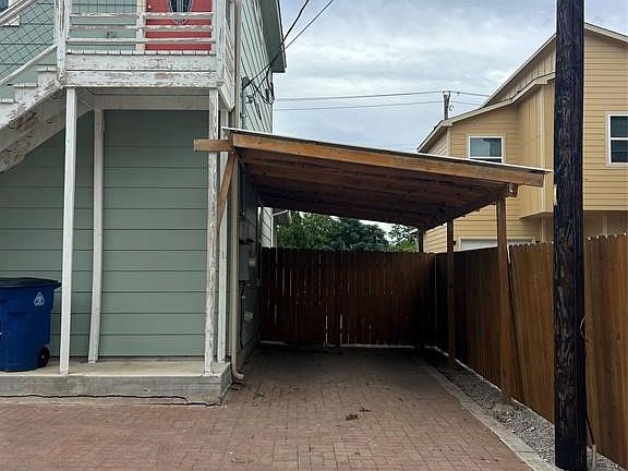 3rd image of 1101 Stobaugh St #B