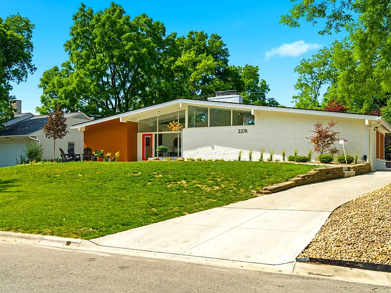 2276 Johnston Rd — Photo 4