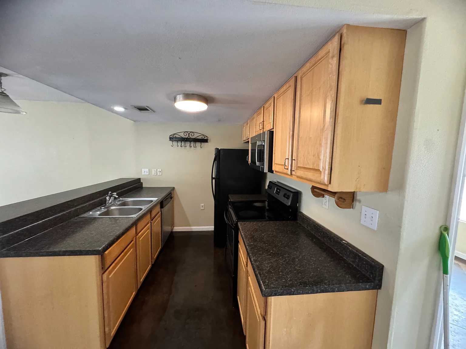 2 bed, 1.5 bath, 1170 sqft, $1,150 — Photo 4