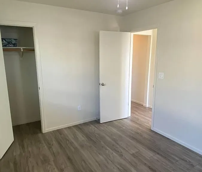 567 Johnston St — Photo 14