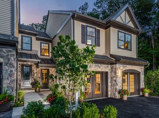 102 Mariners Point, Hopatcong, NJ 07843