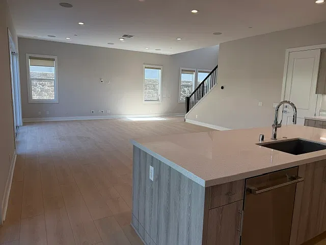 5 bed, 5.5 bath, 2968 sqft, $7,200 — Photo 4