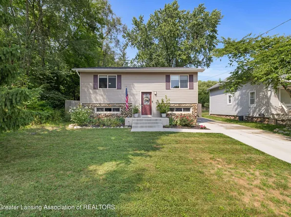 826 Jones St, Grand Ledge, MI 48837
