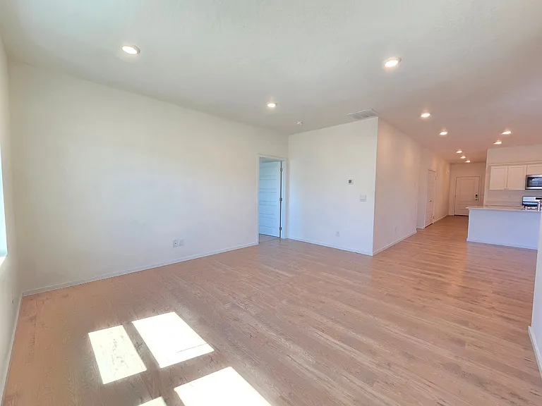 5711 W Georgetown Ln — Photo 10