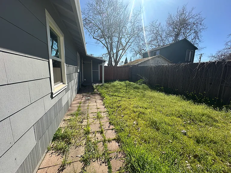 524 B St — Photo 16