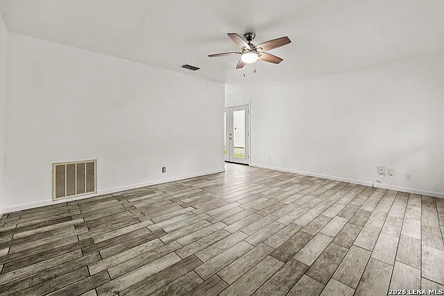3 bed, 1.0 bath, 976 sqft, $1,490 — Photo 4