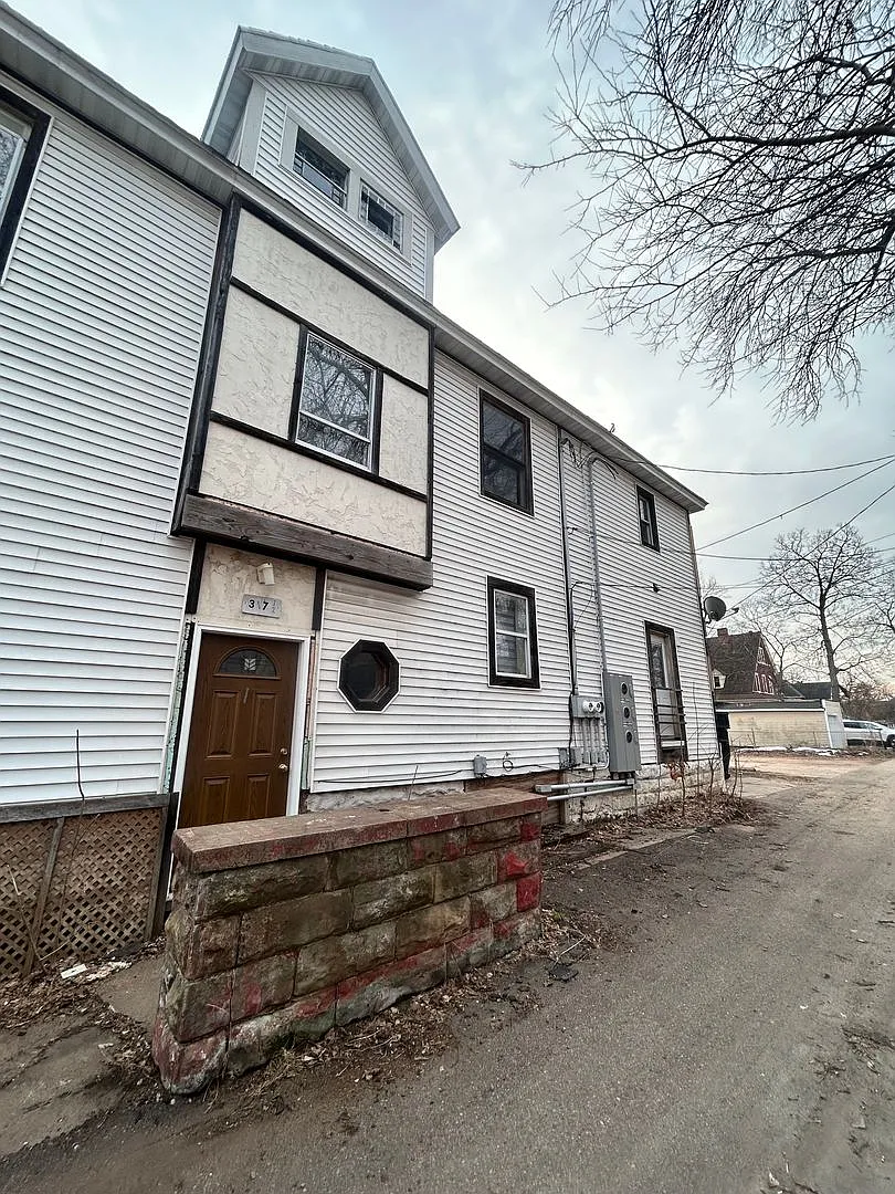 Building Photo - 317 Earl St