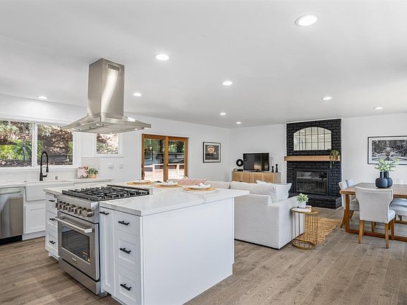 3rd image of 306 Olive Avenue