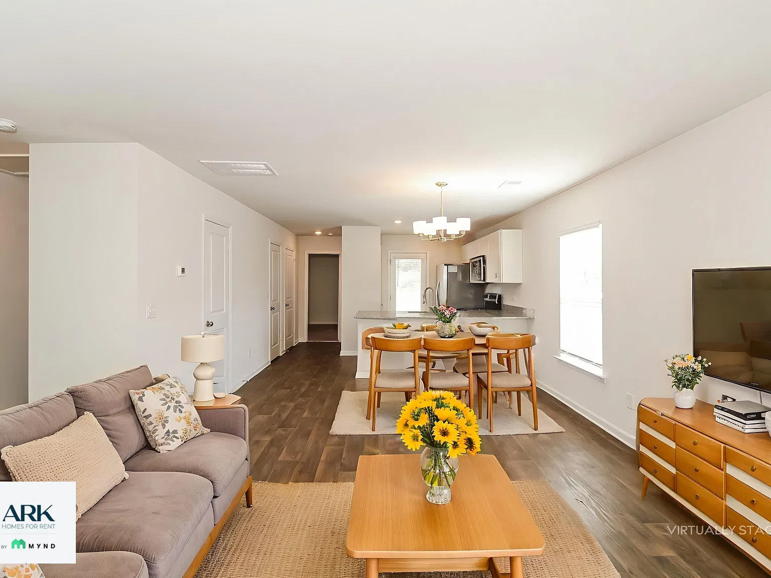 3 bed, 2.0 bath, 1158 sqft, $1,575 — Photo 3