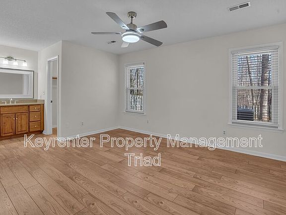 4th image of 5110 N Oaks Dr
