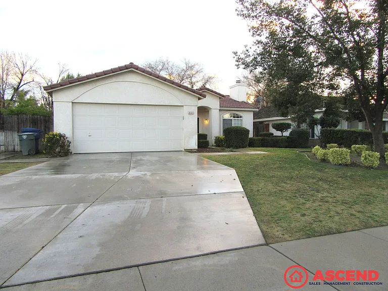 9305 Foxglen Ct — Photo 1