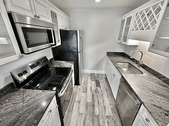 3rd image of 150 41st Ave N APT 403